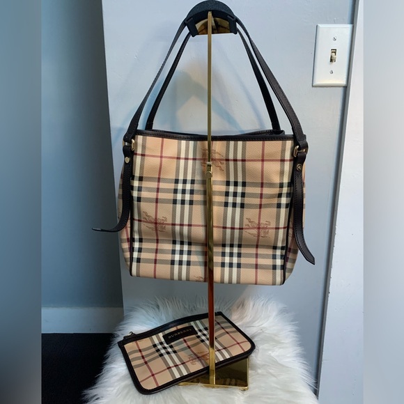 Authentic Burberry shoulder bag with removable zippered pouch. 2 in 1! - Picture 7 of 16